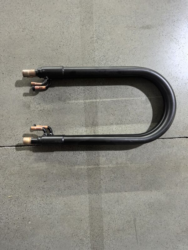 مبدل حرارتی کواکسیال رنگ ضد زنگ مشکی با خروجی مبرد 9.52 میلی متری و ساختار پیچشی مارپیچی